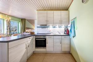 a kitchen with a sink and a counter top at Fluss aufwärts in Schülp