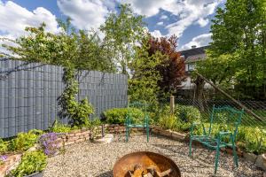a garden with two chairs and a fire pit at Happy Place Indu Style in Korbach