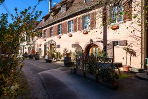 a large building with an archway in front of it at Demeure D'antan - Chambres d'hôtes in Beblenheim