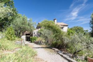 an old house on the side of a road at Villa L'Elzède in Les Vans