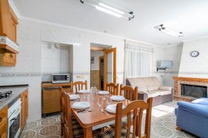 a kitchen and dining room with a table and chairs at Geranio in Caserío Bacarot
