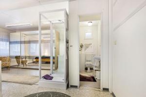 a glass door in a room with a living room at Wohncontainer Derdak in Boizenburg +17 photos