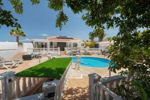 a man standing in front of a swimming pool at Villa Milena in Callao Salvaje