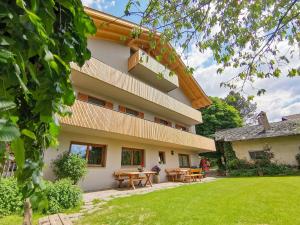 a building with a picnic table in a yard at Residence Linderhof in Natz-Schabs
