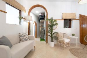 a living room with a couch and a chair at El Altillo House in Moya