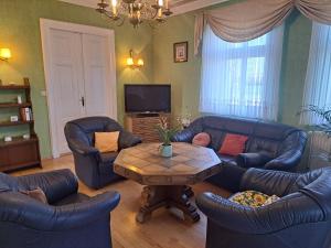 a living room with couches and a coffee table at Hof Schumacher in Gumtow