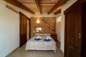 a bedroom with a bed with blue pillows on it at Cugulutx in Llucmajor