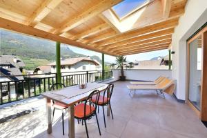 a patio with a table and chairs on a balcony at Peter Paul Studio Gantkofl in Appiano sulla Strada del Vino