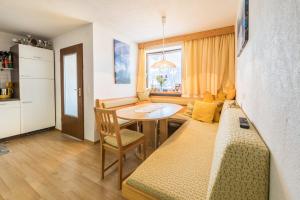 a living room with a table and a couch at Ferienwohnung Zillertalblick in Stummerberg