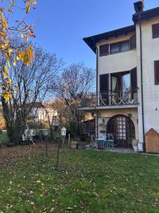 a large house with a yard in front of it at Campagna tutta da vivere in Arquata Scrivia