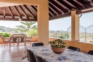 a dining room with a table and chairs at Villa Tre 's' in Montallegro