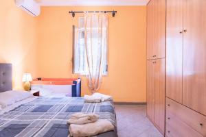 a bedroom with a bed with towels on it at Villa Tre 's' in Montallegro
