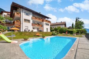 a swimming pool in front of a building at Haus Hohenrain Ferienwohnung 1 in Schenna
