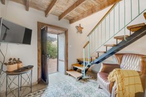 a living room with a staircase and a couch at Caldera de Taburiente Rural in El Paso