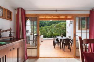 an open kitchen and dining room with a table and chairs at Casa Rural Medina 1 in Agulo