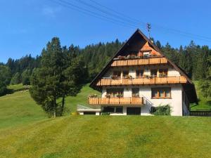 a large house with a balcony on a hill at Gästehaus Brigitte Schoch in Bad Rippoldsau-Schapbach