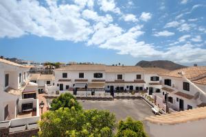 an aerial view of a building with a parking lot at Casa Dos Ángeles in Arona