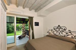 a bedroom with a bed and a sliding glass door at Al Segnavento Roccafredda in Toscolano Maderno +33 photos