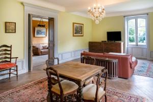 a living room with a table and a couch at Maison Etxeparea in Ustaritz