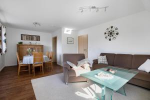 a living room with a couch and a table at Ferienwohnung Andresen Högel in Högel