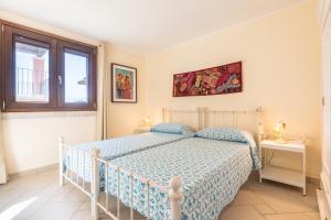 a bedroom with a bed and a window at Pretziosa in Castiadas
