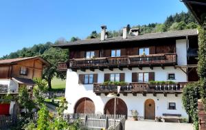 a house in the mountains with a balcony at Chalet Stieber in Feldthurns