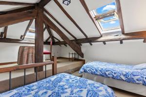 a bedroom with two beds and a window at La Braña in Bustio
