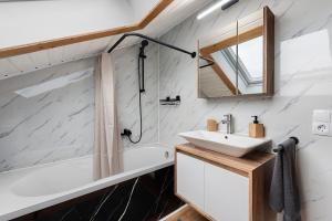 a bathroom with a sink and a bath tub at Ferienwohnung Witt in Salem +27 photos