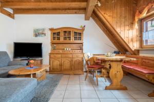 a living room with a couch and a table at Ferienwohnung Laile in Eriskirch