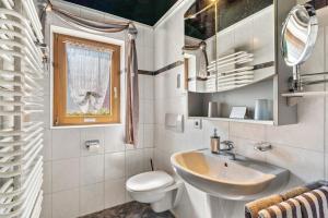 a bathroom with a sink and a toilet and a window at Gästehaus Gerda in Bad Peterstal-Griesbach +62 photos