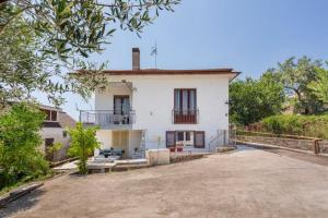 an exterior view of a white house at Villa Lucia Guesthouse Minturno in Minturno