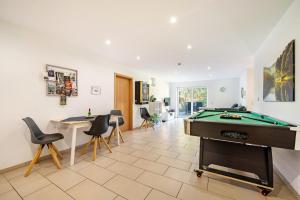 a living room with a pool table and some chairs at Eifel im Herzen in Hambuch