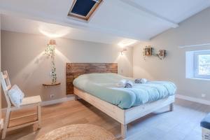 a bedroom with a bed in a room at Maison Sainte-Maxime avec jardin in Le Plan