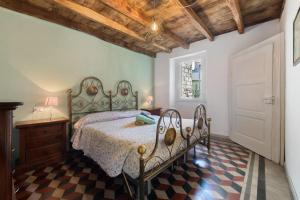 a bedroom with a bed and a wooden ceiling at Prima Del Cielo -Appartamento Monti in Esino Lario