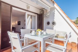 a white table and chairs on the balcony of a house at Mercuri in Port d'Alcudia