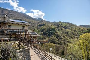 a building with a balcony with a view of a mountain at Eun Tchì Vo - Gignod in Gignod +22 photos