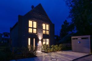 a brick house with a garage at night at Ferienhaus Strandnest Dangast in Dangast