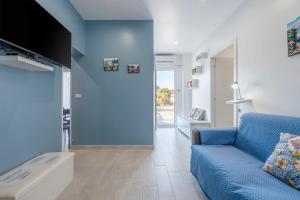 a living room with blue walls and a blue couch at La Terrazza Di Porticello in Porticello