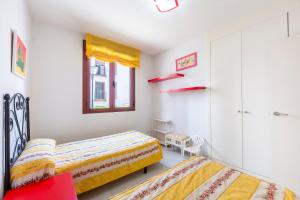 a bedroom with two beds and a window at Apartamento increible Playazo Vera in Vera +19 photos