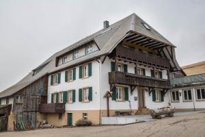 a large wooden house with a gambrel roof at Ferienwohnung Hofidylle in Münstertal