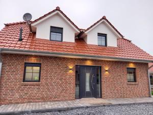 a brick house with a red roof at Ferienhaus Hanni in Geeste