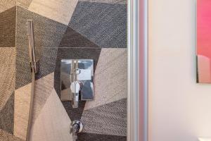a glass door with a door knob and a door at Apartment Cater Residence Bun Ste in San Vigilio Di Marebbe +33 photos