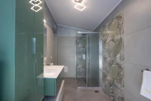 a bathroom with a glass shower and a sink at La Casa Vacanza Dei Sogni in Paestum +35 photos