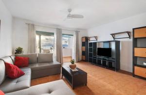a living room with a couch and a tv at Casa Laly in Callao Salvaje