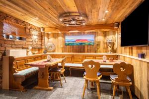 a sauna with wooden walls and tables and chairs at Ferienwohnung Zur Imme in Lindau