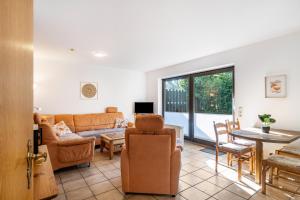 a living room with a couch and a table at Gästehaus Vogel in Horumersiel