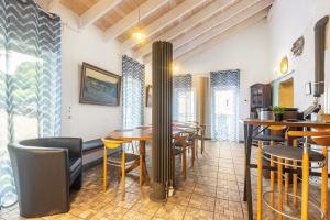 a restaurant with tables and chairs in a room at Ferienhaus Enztal in Zweifelscheid