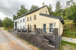 a house on a retaining wall at Ferienhaus Enztal in Zweifelscheid