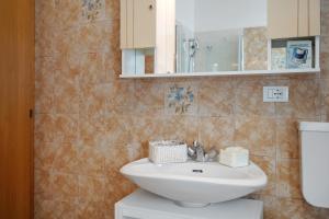 a bathroom with a sink and a mirror at Ciclamino Standard Vittoria in San Lorenzo in Banale