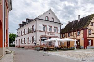 a large white building with umbrellas in front of it at Ferienwohnung Alte Münz in Müllheim